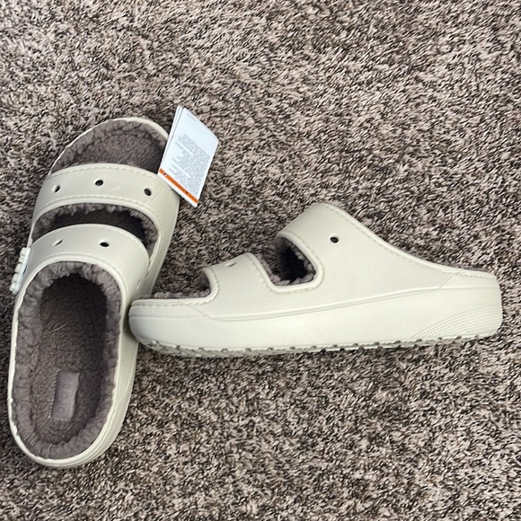 Brand New Crocs (Fur lined in-sole) size 11 in Men’s - Picture 2 of 5